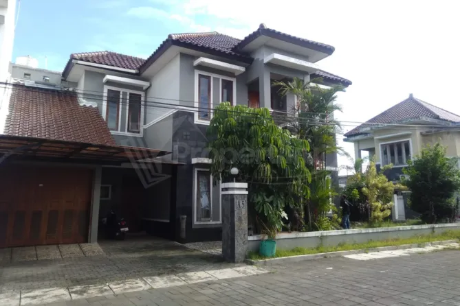 Rumah 2 Lantai dekat Terminal Jombor